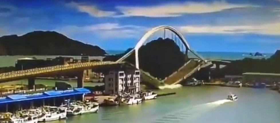 Zřícení mostu na Tchajvanu