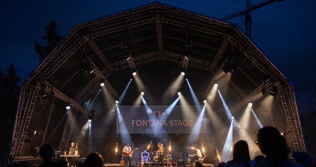 Hudební skupina Zrní na festivalu Metronome Prague 2023.