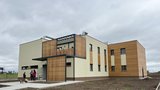 Nový pavilon školy ve Slivenci: Postavili ho prakticky „přes noc“. Od září slouží žáčkům
