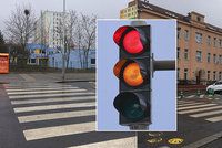 Koupě za »kačku«? Necelá stovka semaforů v Praze nepatří městu, magistrát je hodlá získat
