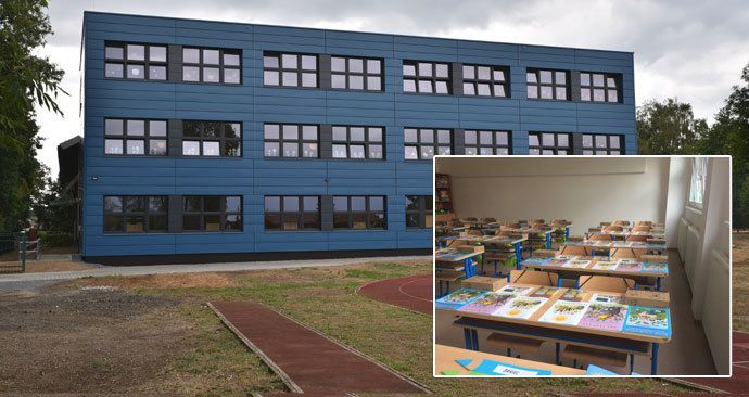 V Uhříněvsi přistavili k základní škole novou budovu. Oplývá novotou a modernou.