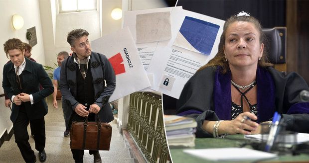 Rudé trenky z Hradu u soudu: Kousek standarty dostala od Ztohoven i soudkyně