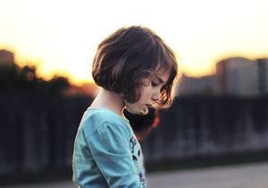 Až každé desáté dítě v Česku je svědkem domácího násilí (ilustrační foto).
