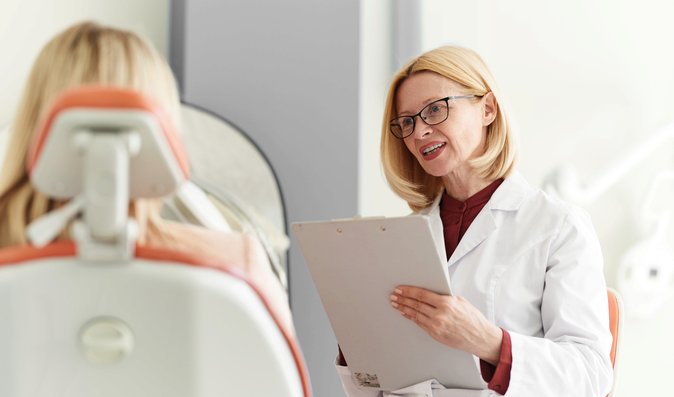 Může zubař požadovat pokutu, když pacient nepřijde na domluvené ošetření?