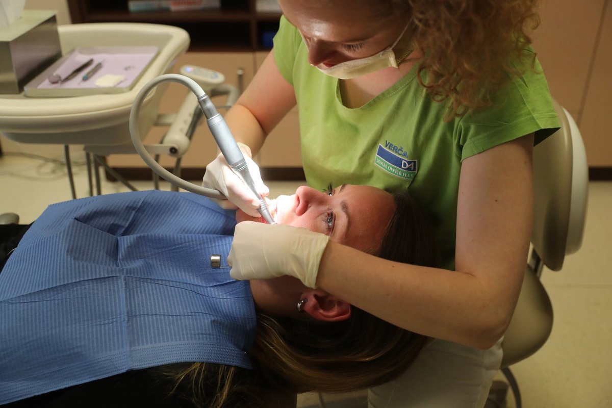 Podle ČSK hrozí, že u zubaře nás může ošetřit i někdo, kdo podle českých zákonů vůbec zubařem není.