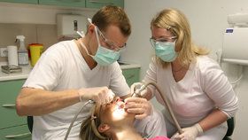 Česko má zubařů dostatek, koncentrují se však jen na určitých místech (ilustrační foto)