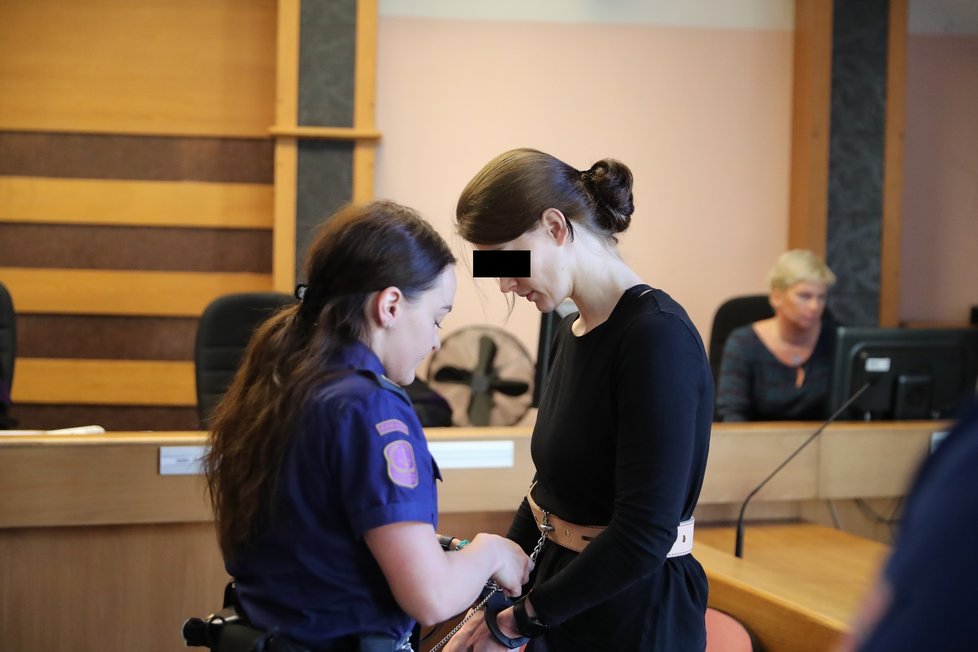 Kutnohorská zubařka Magdalena Š. stanula před soudem kvůli podezření z vraždy. (4. duben 2023)