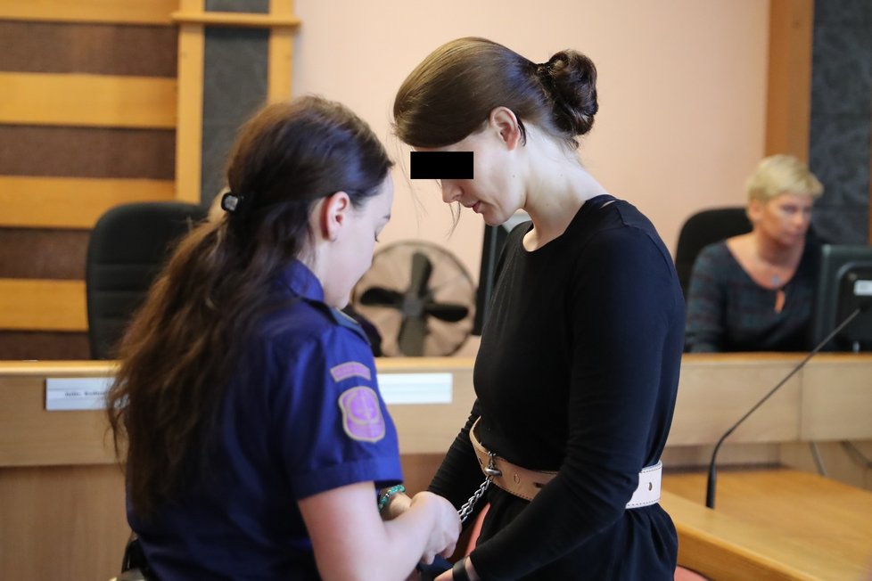 Kutnohorská zubařka Magdalena Š. stanula před soudem kvůli podezření z vraždy (4. duben 2023).