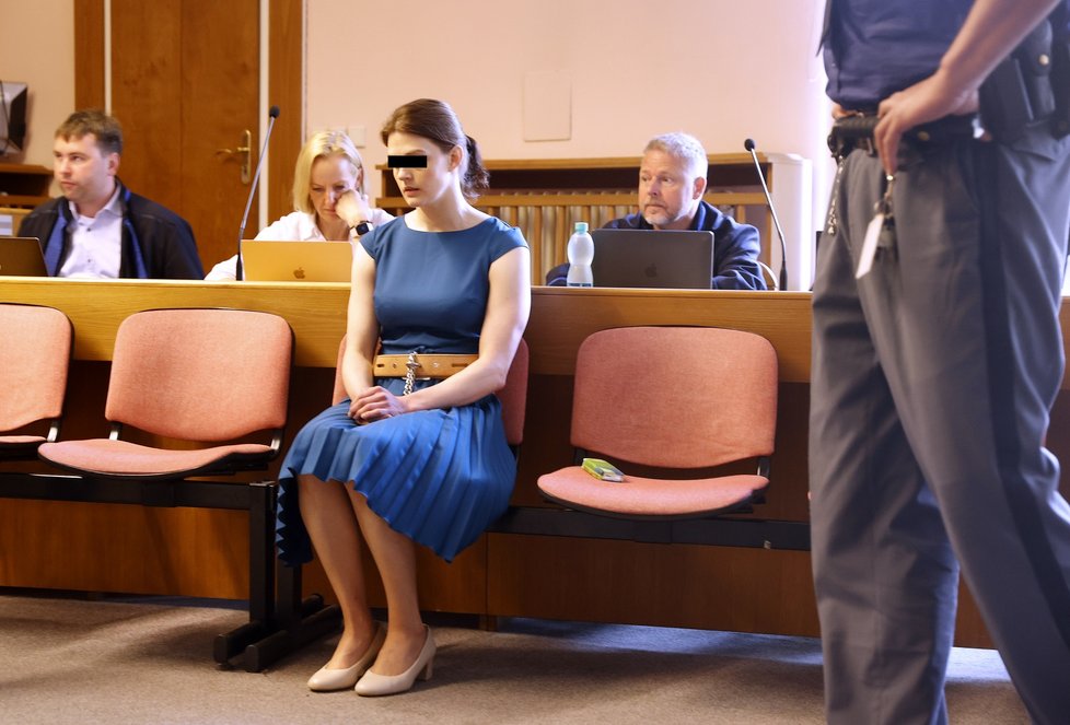 Zubařka Magdalena a učitelka Irena čelí u městského soudu v praze obvinění z vraždy.