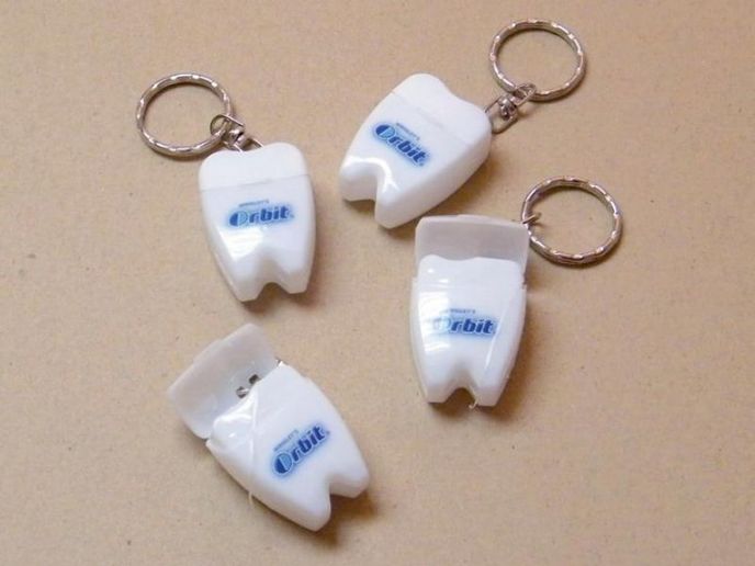 Zubní nit Orbit v pouzdře ve tvaru zubu