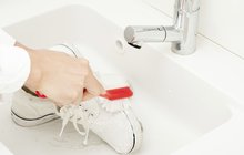 11 triků se zubní pastou: Usnadní vám život nejen při čištění zubů
