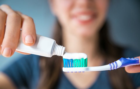 9 způsobů, jak použít zubní pastu. Tyhle triky vás nadchnou!