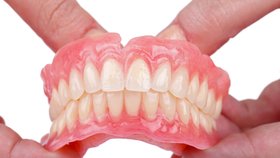 Zubní protéza
