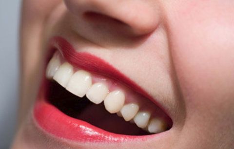 Co všechno může postihnout vaše zuby a jak to řešit