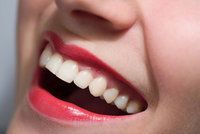 Třetí zuby vyrostou přímo v čelisti. „Hrozí rakovina,“ varuje český lékař