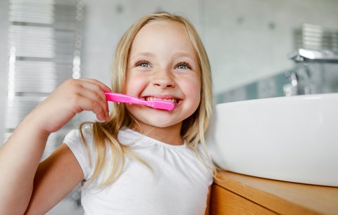 Jak správně pečovat o zuby dětí? Naučte je samostatnosti co nejdříve