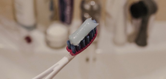 Tipy pro krásné zuby: vyrobte si domácí zubní pastu