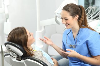 Pět nejčastějších problémů se zuby. Řešte je včas, varuje dentální hygienistka