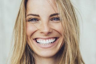 Zubní náhrada: Jak se s ní co nejlépe sžít