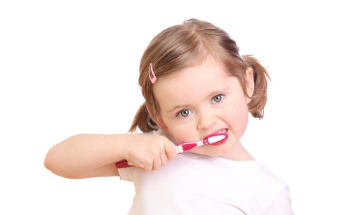 I mléčné zuby mají kazy! Nepodceňujte návštěvu zubaře!