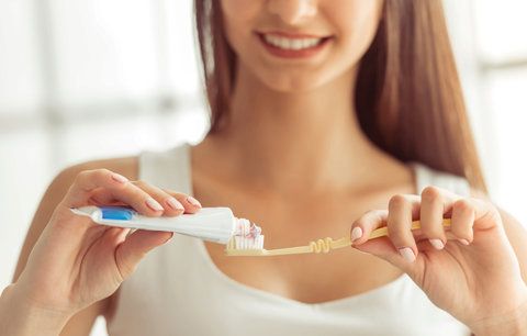 Jakých 7 složek by měla obsahovat vaše zubní pasta?