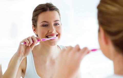 7 rad pro správnou ústní hygienu. Jen kartáček rozhodně nestačí!