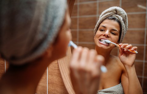4 tipy, jak poznat kvalitní zubní pastu. Proč byste výběr neměli podceňovat?