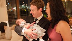 Pyšný táta Mark Zuckerberg společně s manželkou a dcerkou Max popřál celému světu šťastný nový rok 2016.