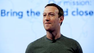 Akcie Facebooku se kvůli kauze Cambridge Analytica prudce propadly