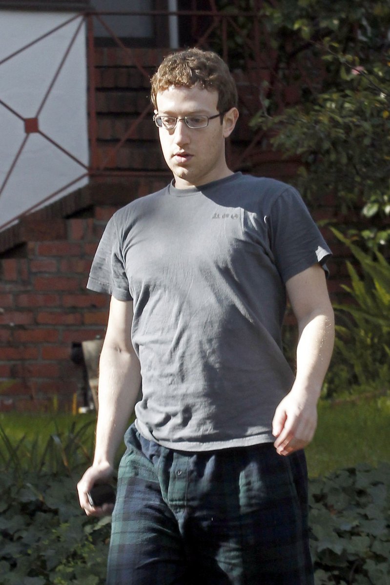 Mark Zuckerberg na svou image nedbá, na kontě má ale miliardy.