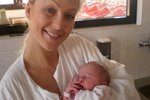 Zuzana Belohorcová krátce po porodu zapózovala se svou prvorozenou dcerou.