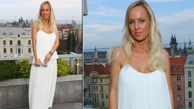 Zuzana Belohorcová se snažila utajit své těhotenství. Nepodařilo se, přesto bříško schovává.