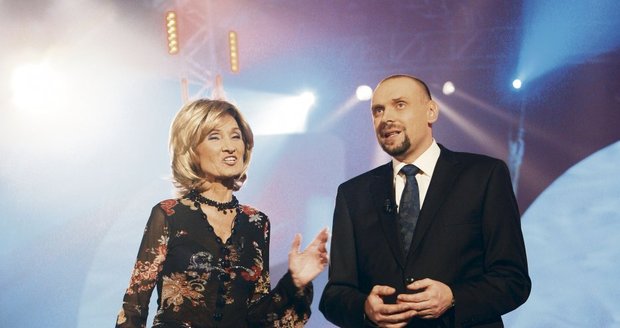 Slavnostním večerem provázela Zuzana Bubílková s Milošem Knorem