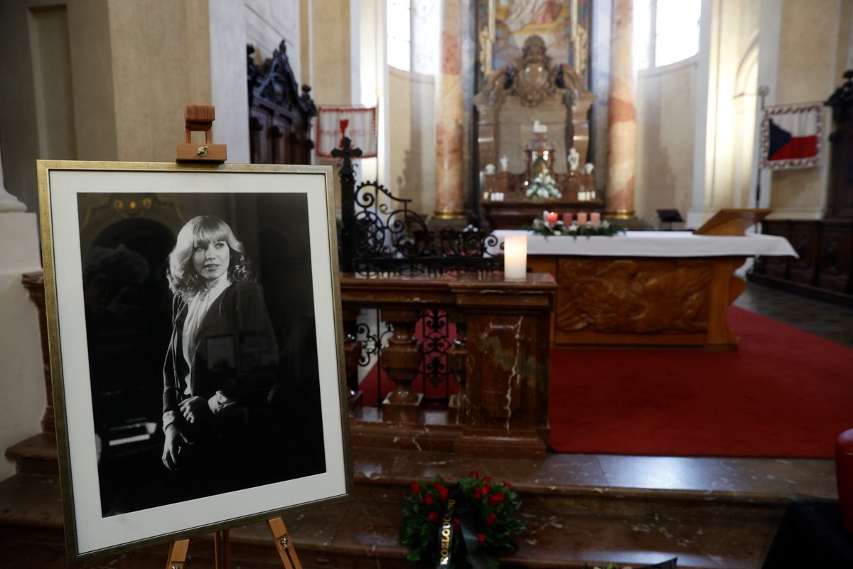 Zádušní mše za zesnulou herečku Zuzanu Burianovou.