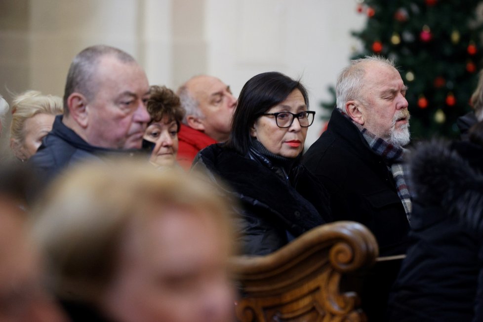 Lidé se loučí se zesnulou herečkou z divadla Semafor Zuzanou Buriánovou.