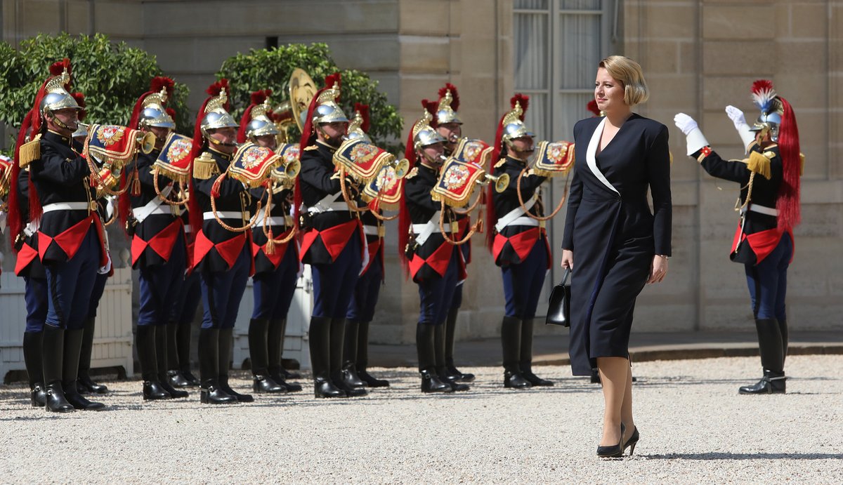 Zuzana Čaputová na zahraniční cestě ve Francii u prezidenta Emmanuela Macrona.