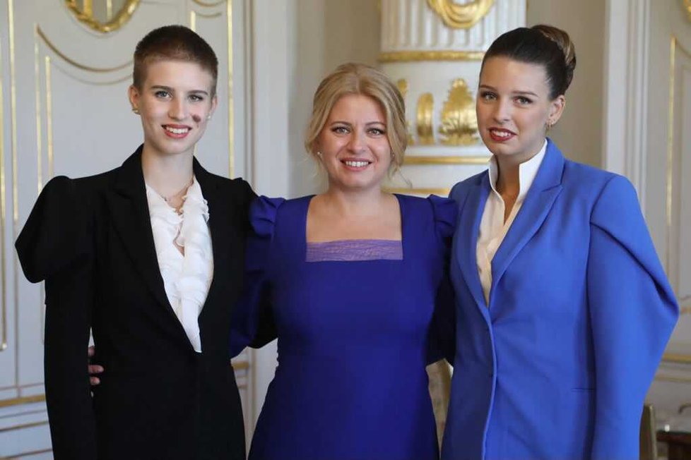 Slovenská prezidentka v šatech od Hanečka s dcerami