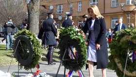 Slovenská prezidentka Zuzana Čaputová navštívila 10. března 2020 Hodonín, kde u pomníku uctila památku tamního rodáka Tomáše Garrigua Masaryka.