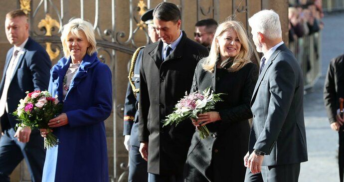 ŽIVĚ: Čaputová s „prvním frajerem“ v Česku: Po obědě s Pavlem vyrazila na Národní třídu