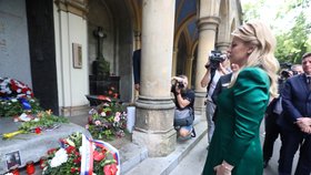 První oficiální návštěva prezidentky Slovenska  v ČR (20.6.2019). Zuzana Čaputová u hrobu Václava a Olgy Havlových