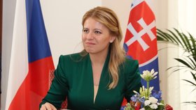 První oficiální návštěva prezidentky Slovenska v ČR (20.6.2019). Zuzana Čaputová se podepsala do památeční knihy