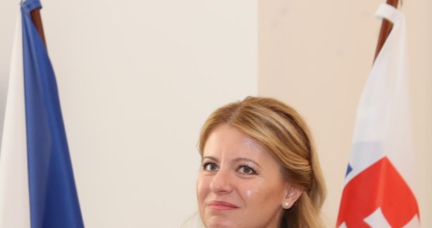 První oficiální návštěva prezidentky Slovenska v ČR (20.6.2019). Zuzana Čaputová se podepsala do památeční knihy