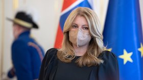 Zuzana Čaputová si oblíbila respirátor v tělové barvě.