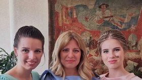 Slovenská prezidentka Zuzana Čaputová na Silvestra 2019 sdílela foto se svými dcerami Emmou a Leou