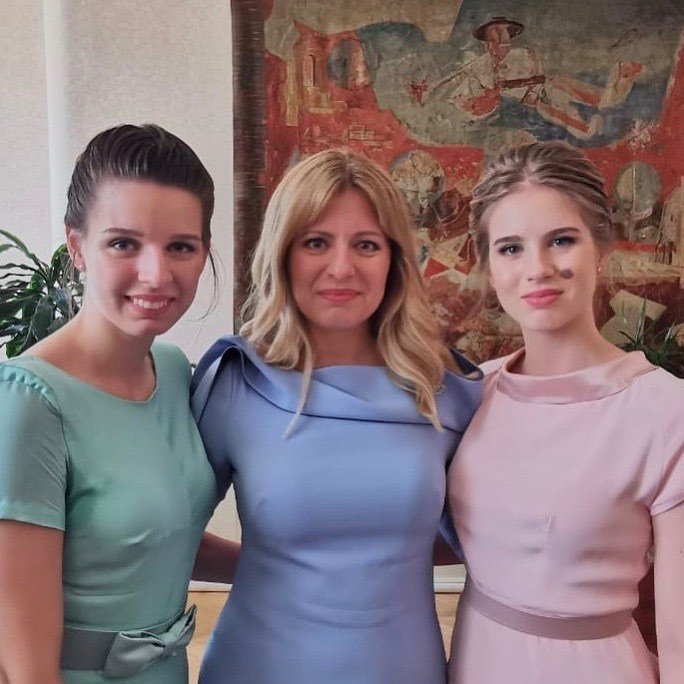 Slovenská prezidentka Zuzana Čaputová na Silvestra 2019 sdílela foto se svými dcerami Emmou a Leou.