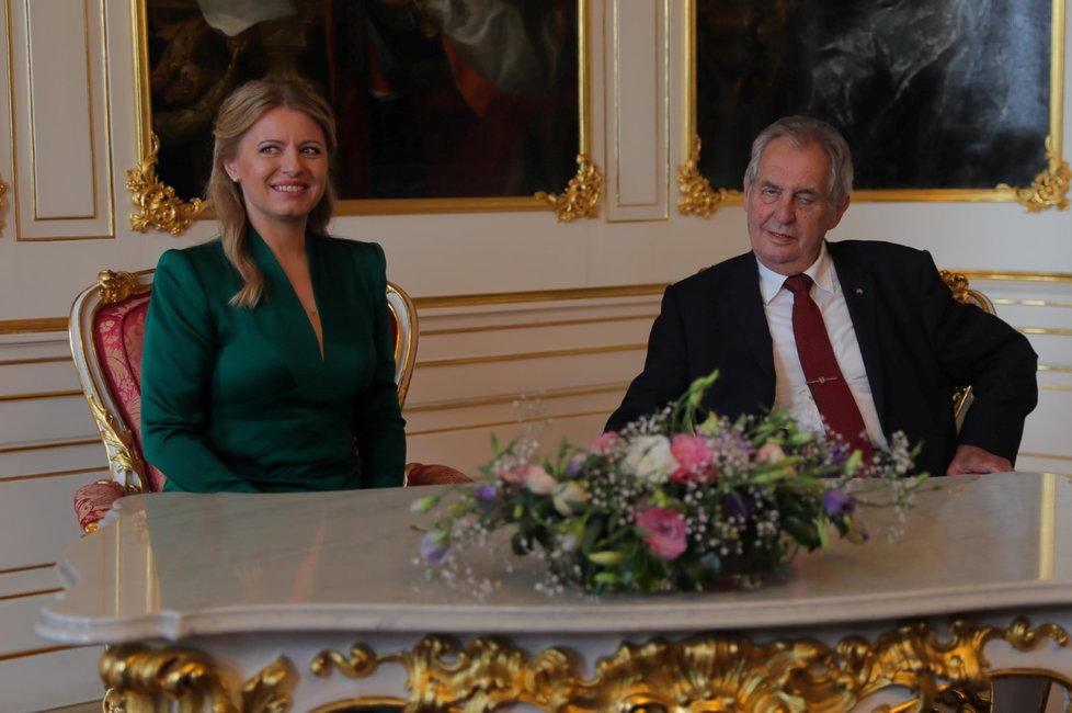 První oficiální návštěva prezidentky Slovenska Zuzany Čaputové v ČR (20.6.2019) Prezident Miloš Zeman ji uvítal na Pražském hradě