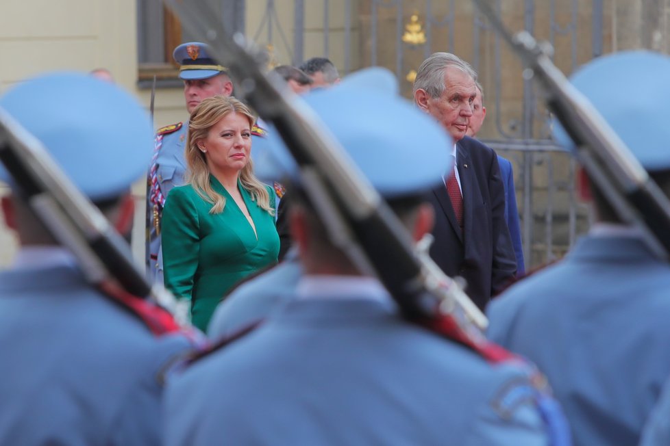 První oficiální návštěva prezidentky Slovenska Zuzany Čaputové v ČR (20. 6. 2019). S Milošem Zemanem a hradní stráží