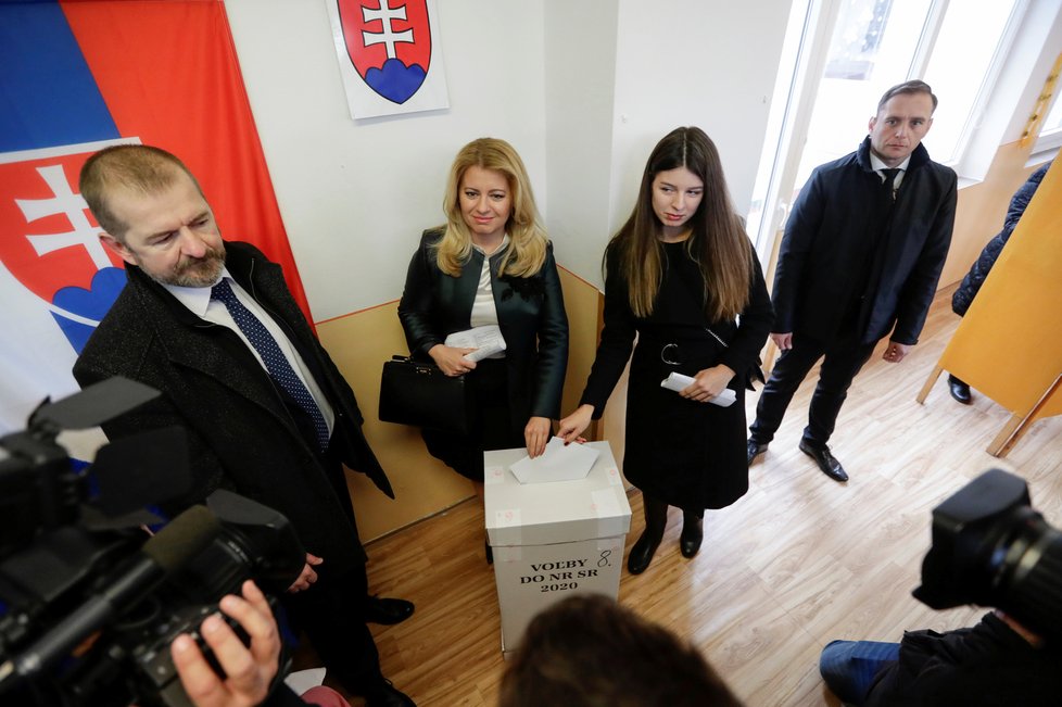 Prezidentka Zuzana Čaputová u slovenských voleb s dcerou Leou (29.2.2020)