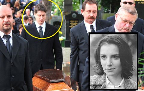 Pohřeb herečky Dřízhalové (†36): Manžel plakal nad rakví | Blesk.cz