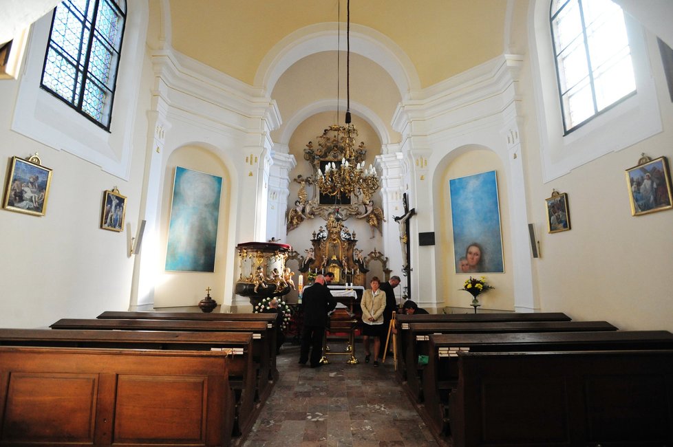 Kostelík sv. Matěje, kde proběhl smuteční obřad